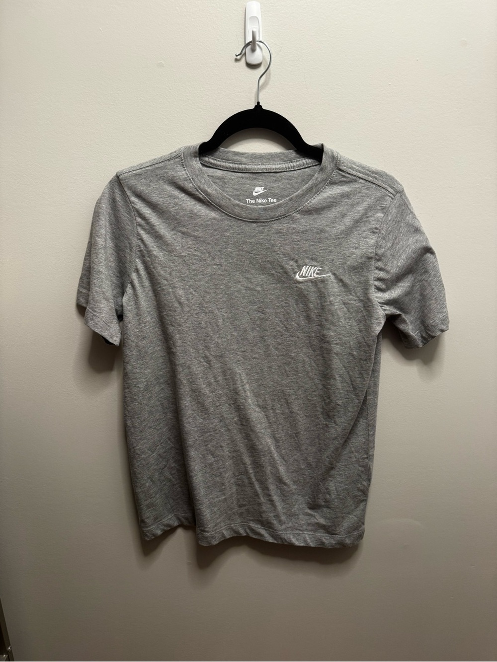NWT Youth Nike Gray Short Sleeve Logo Tee